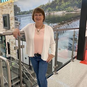 Meet your Posher, Kelly